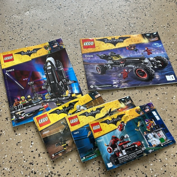 Lego Batman Manuals (5) and 1 DC Batman comic book - Picture 11 of 12
